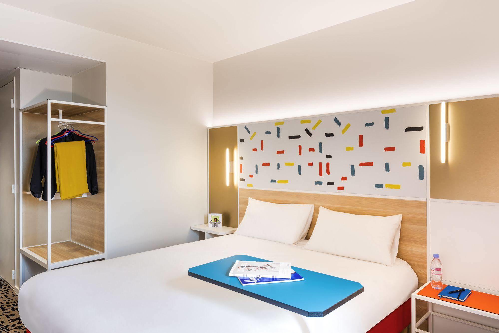 Ibis Styles Guyancourt Versailles Exterior photo