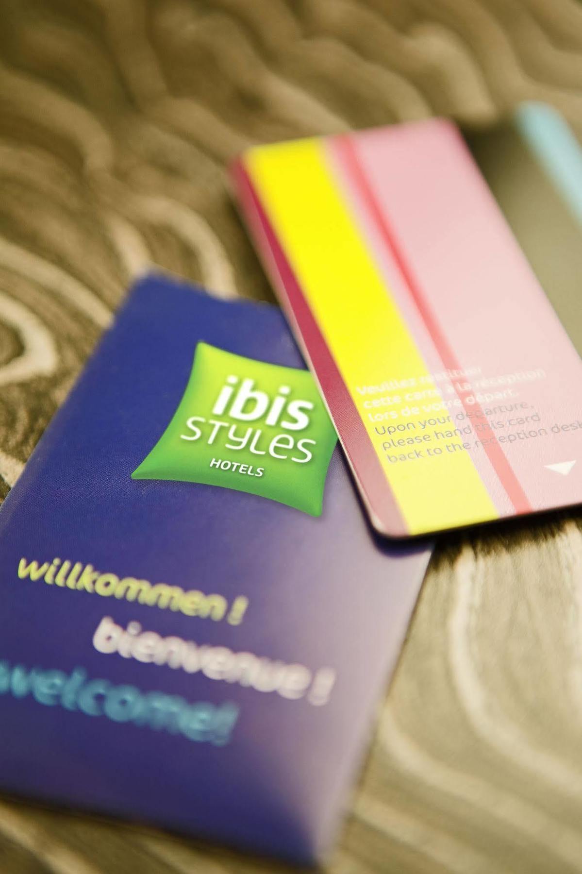 Ibis Styles Guyancourt Versailles Exterior photo